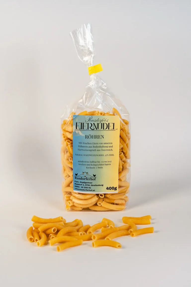 Röhrennudeln kaufen vom Rasdorferhof aus dem Drautal in Kärnten. Traditionell hergestellte Eiernudeln mit frischen Eiern vom Hof und hochwertigem Hartweizengrieß.